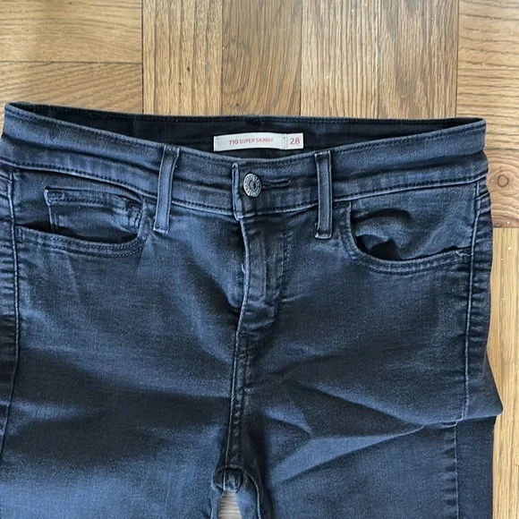 EUC Black 710 Levi’s Skinny Jeans - Picture 3 of 4